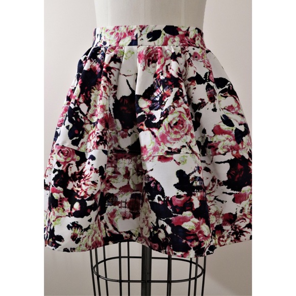 Express Dresses & Skirts - ❤️ Express floral full gathered skirt, Sz 2